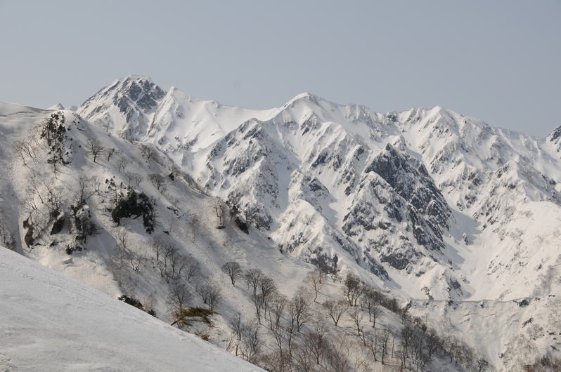 左の一番高い山が五竜岳（２８１４ｍ）